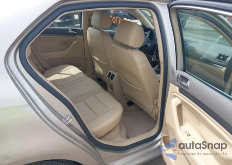 2006 Volkswagen Jetta 2.5 z USA, uszkodzony, nr VIN 3VWRF71K06M626214